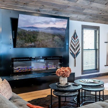 New Rustic Luxe Cabin Billiards Spa Near Gsmnp Таунсенд Екстериор снимка