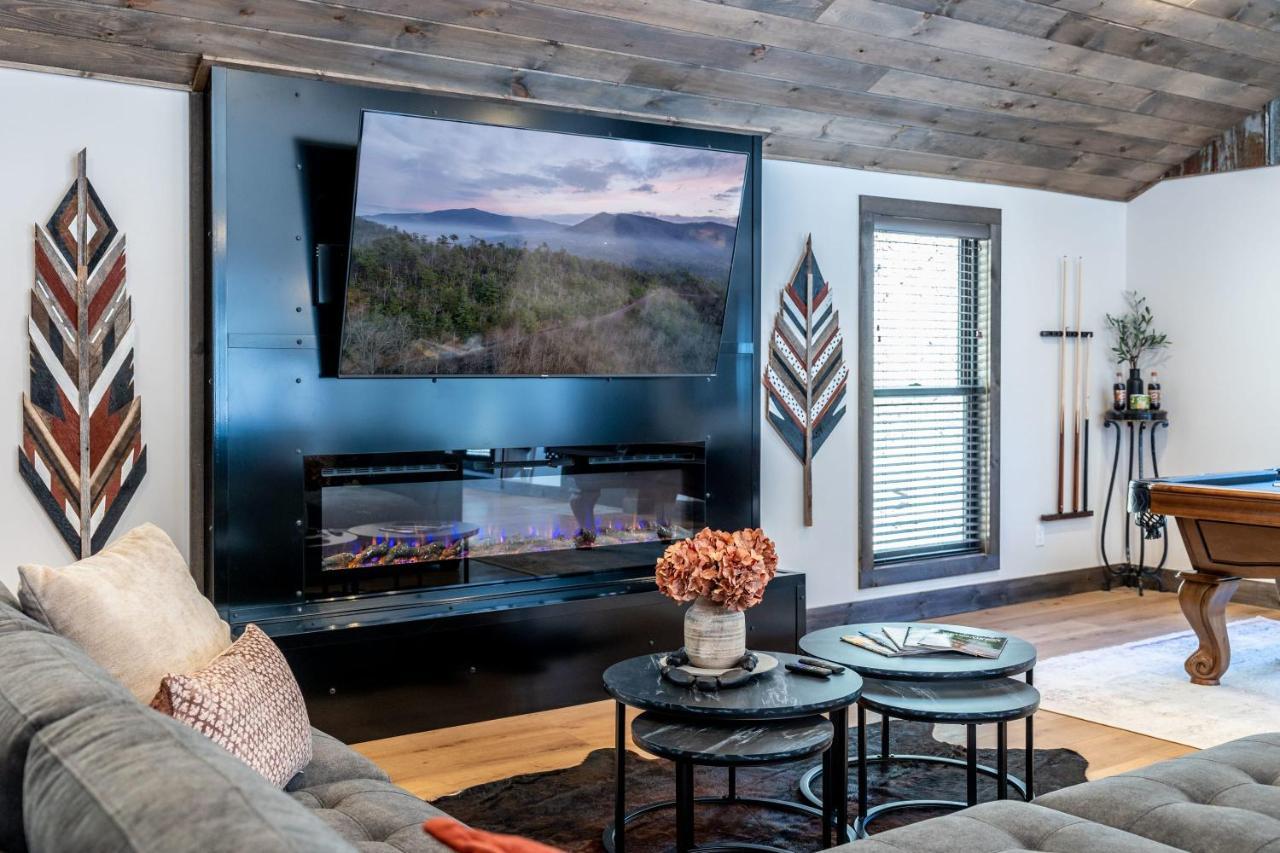 New Rustic Luxe Cabin Billiards Spa Near Gsmnp Таунсенд Екстериор снимка
