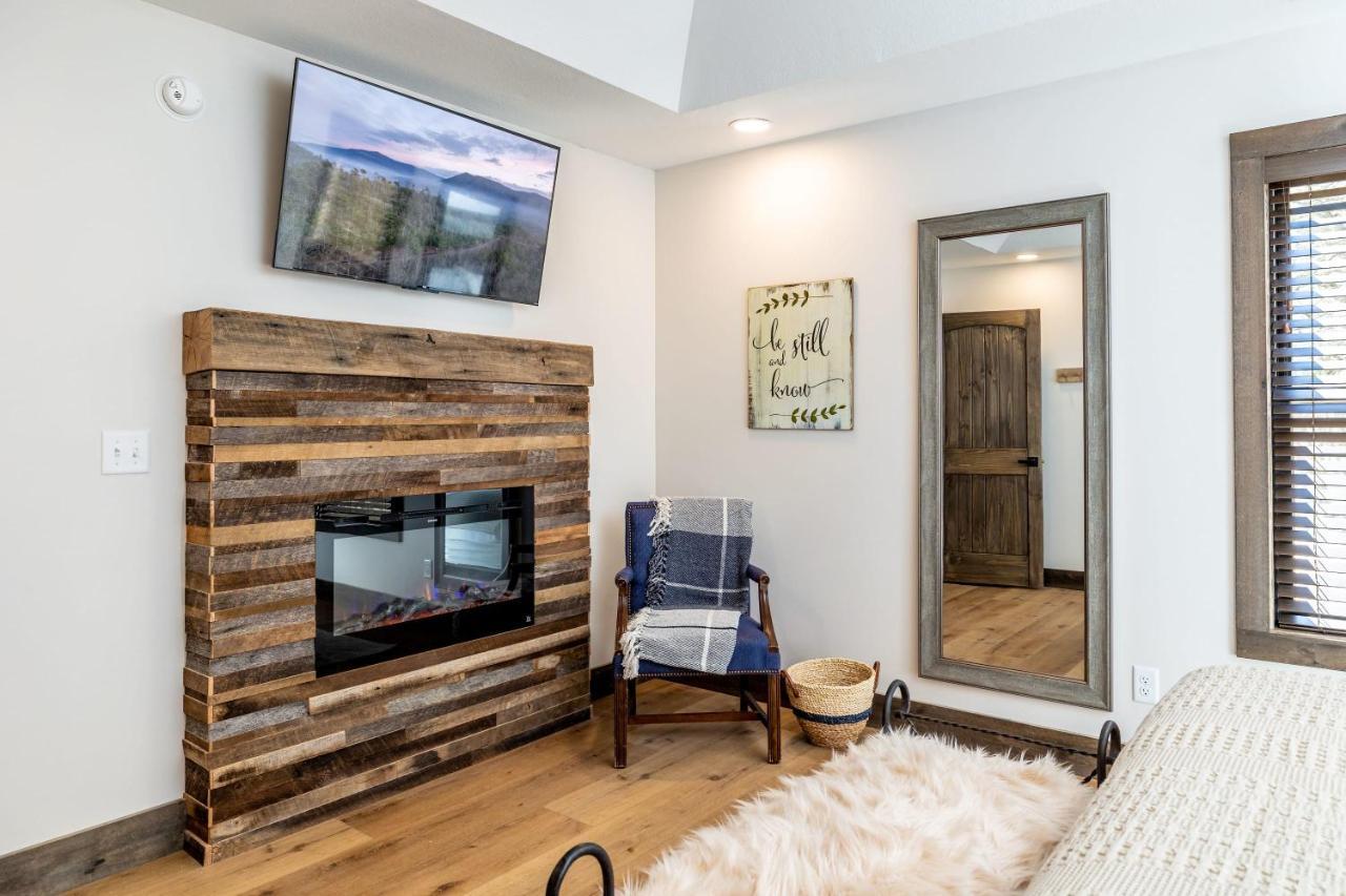 New Rustic Luxe Cabin Billiards Spa Near Gsmnp Таунсенд Екстериор снимка